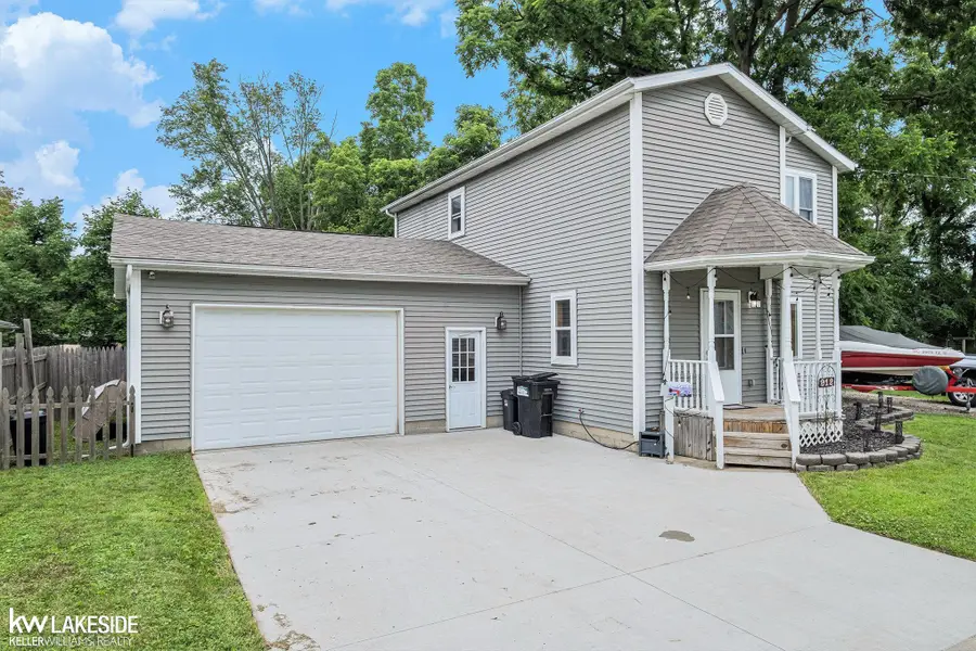 212 Darrow ST, Clio, MI 48420 - Image #3