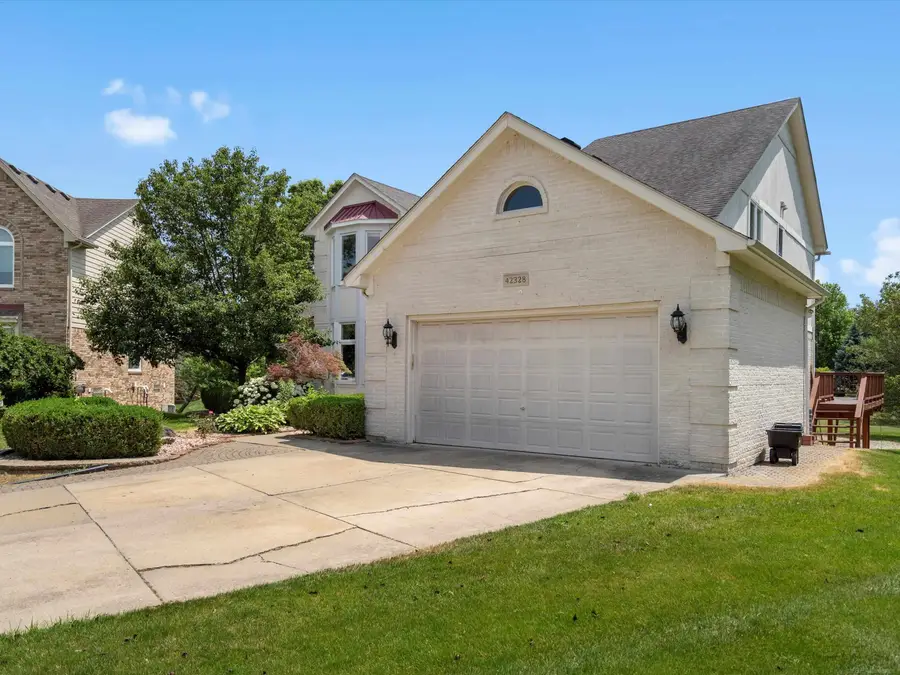 42328 Sheridan CT, Clinton Charter Township, MI 48038 - Image #3