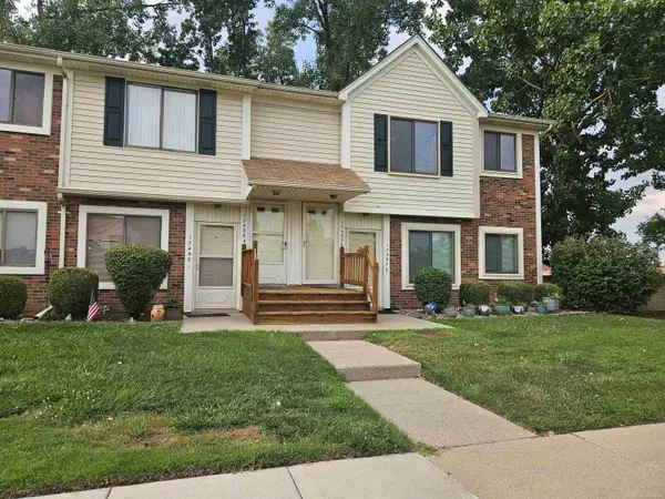 17459 Utica Oaks LN, Roseville, MI 48066