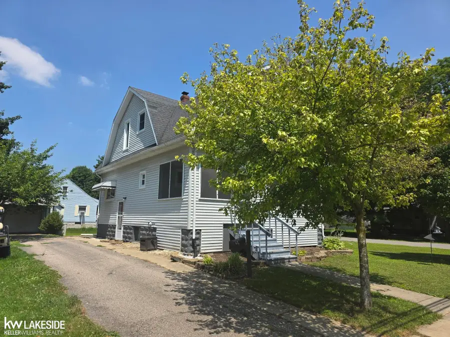 109 E Wood ST, Yale, MI 48097 - Image #3