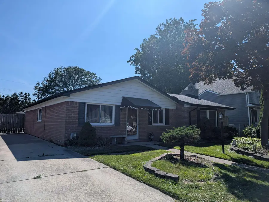 23700 Talbot ST, Saint Clair Shores, MI 48082 - Image #2