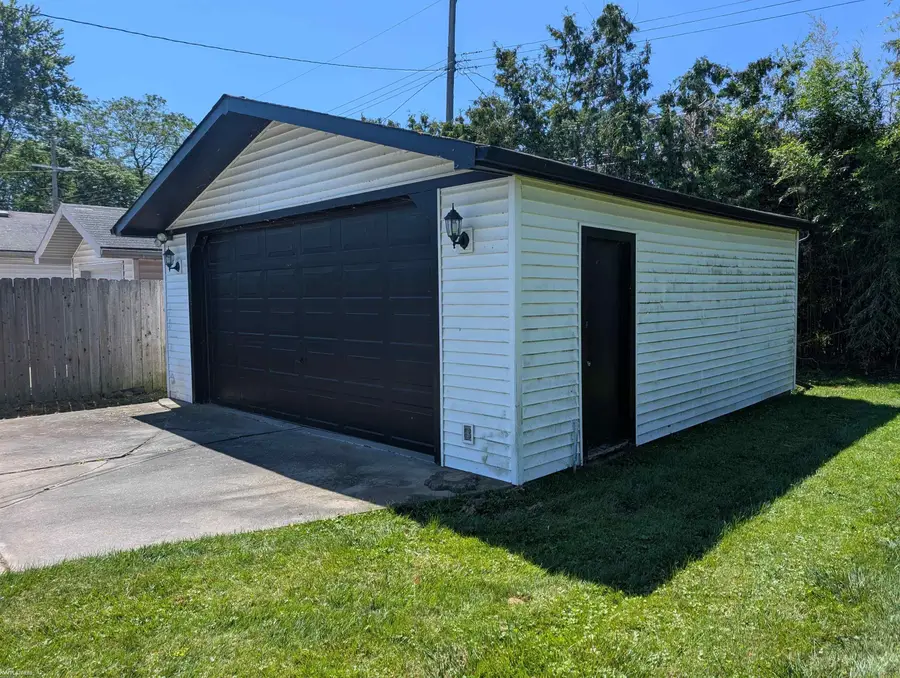 23700 Talbot ST, Saint Clair Shores, MI 48082 - Image #3