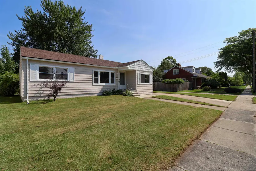 22621 Garfield ST, Saint Clair Shores, MI 48082 - Image #2
