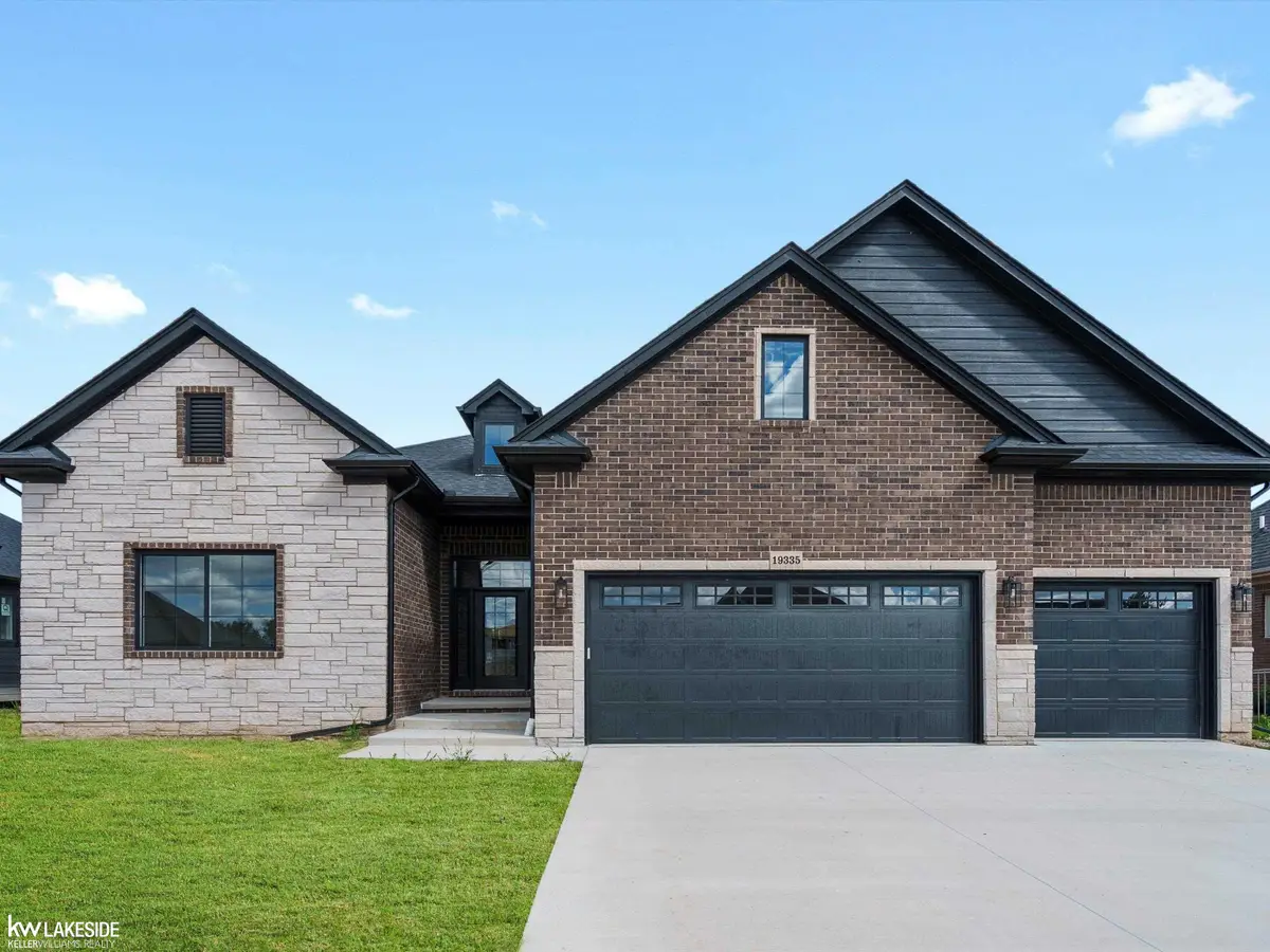 19335 Springbrook DR, Macomb, MI 48044 - Image #1