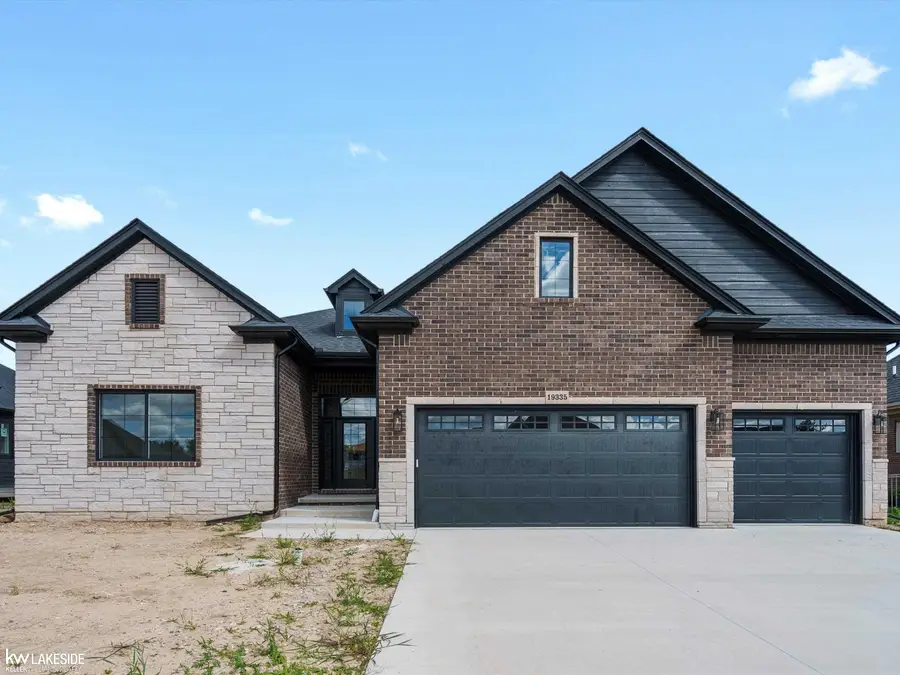 19335 Springbrook DR, Macomb, MI 48044 - Image #2