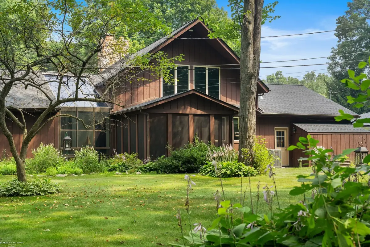 6434 Woodmire DR, Shelby Charter Township, MI 48316 - Image #1