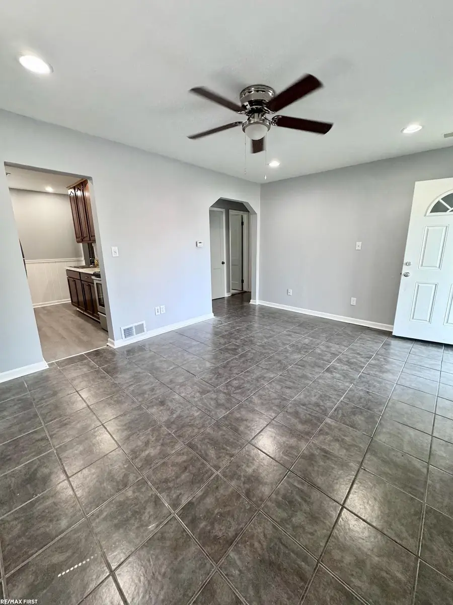 19404 Roscommon ST, Harper Woods, MI 48225 - Image #3