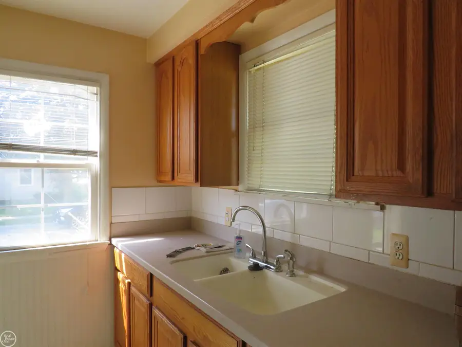 22404 Rausch AVE, Eastpointe, MI 48021 - Image #2