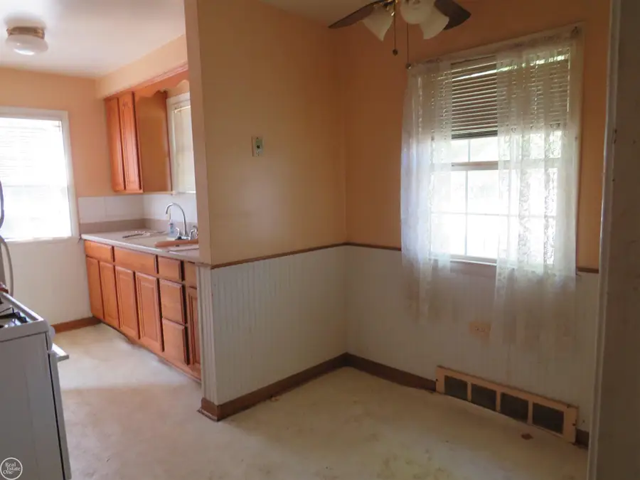 22404 Rausch AVE, Eastpointe, MI 48021 - Image #3