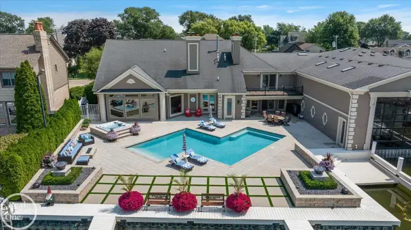 38371 Huron Pointe DR, HarrisonTownship, MI 48045