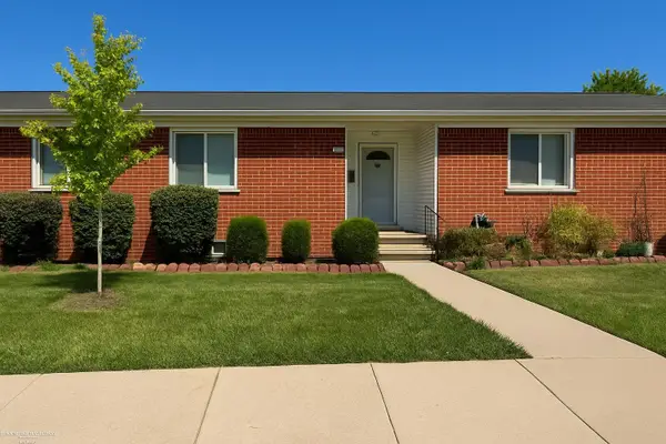 8755 Sterling ST, CenterLine, MI 48015