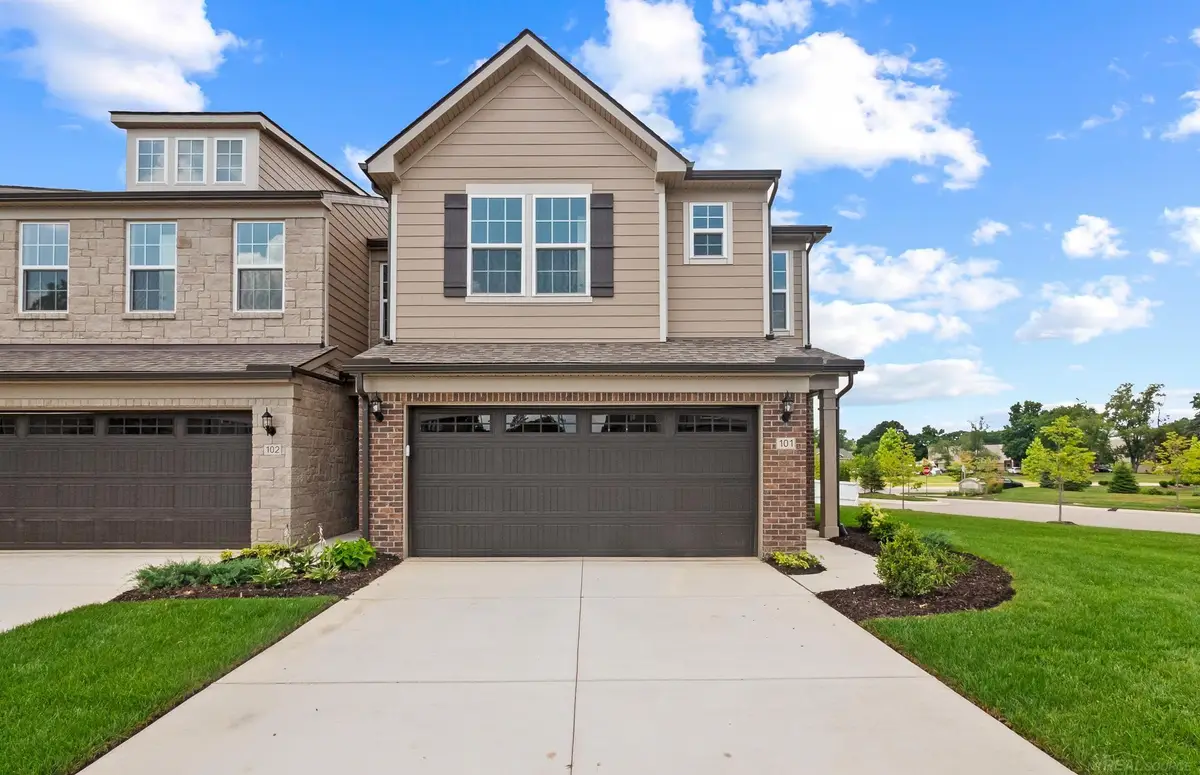 101 Addison CIR, Walled Lake, MI 48390 - Image #1