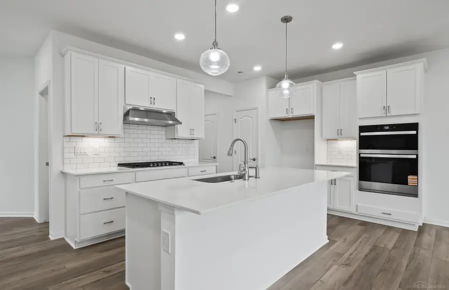 101 Addison CIR, Walled Lake, MI 48390 - Image #3