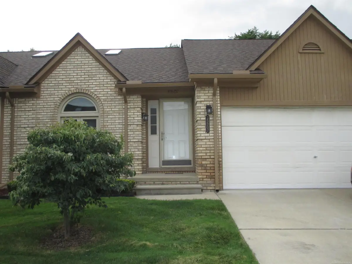 35907 Fierimonte DR, Clinton Township, MI 48035 - Image #1