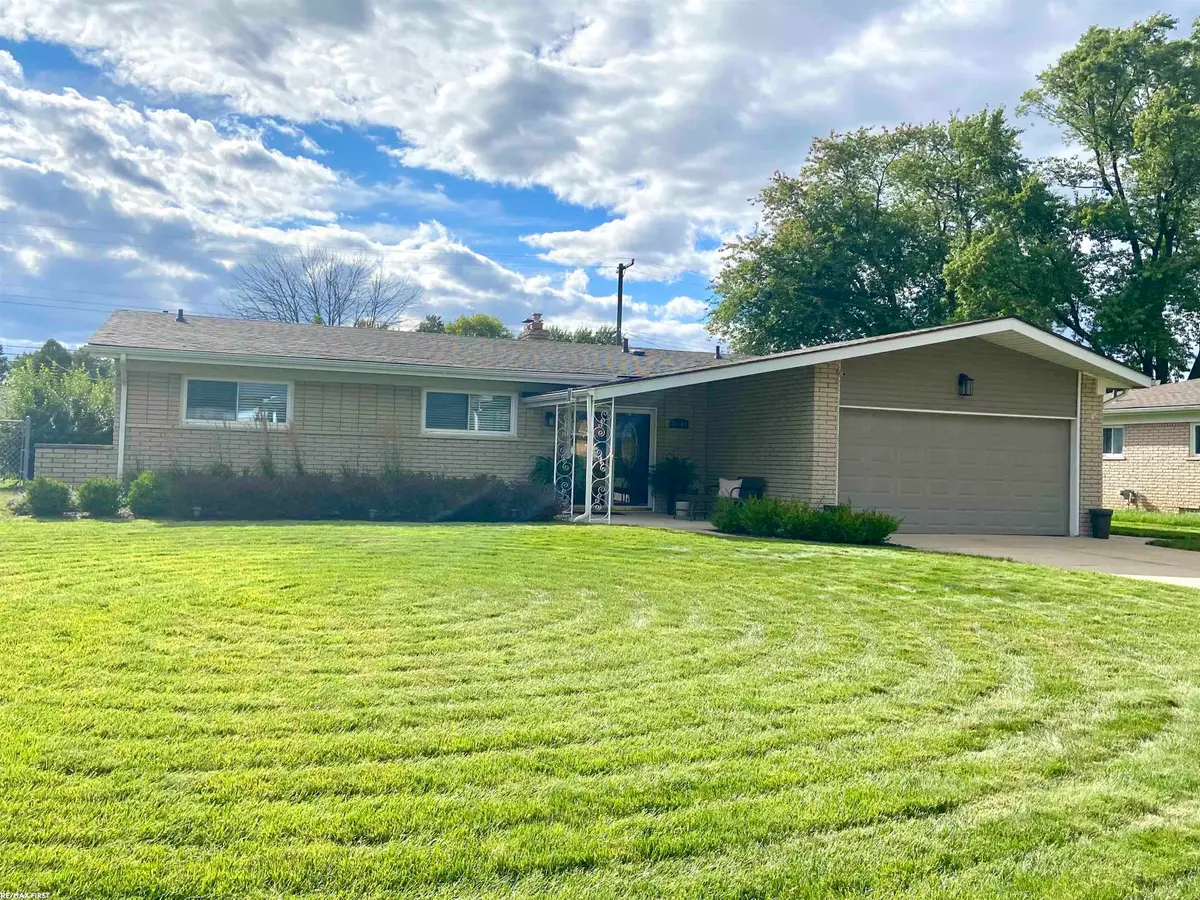36719 Gregory DR, Sterling Heights, MI 48312 - Image #1