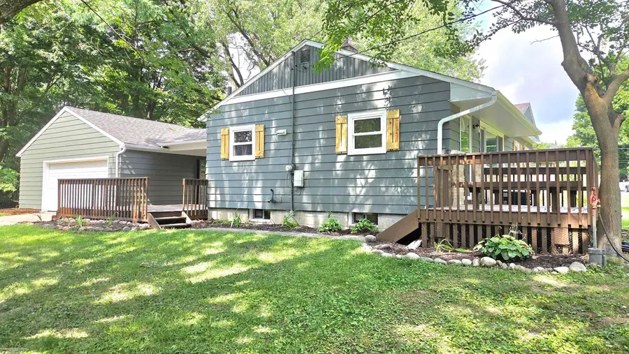 15860 Oak LN, Lansing, MI 48906 - Image #3