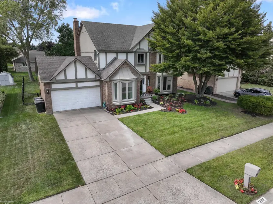 52597 Lasalle DR, Shelby Charter Township, MI 48315 - Image #3