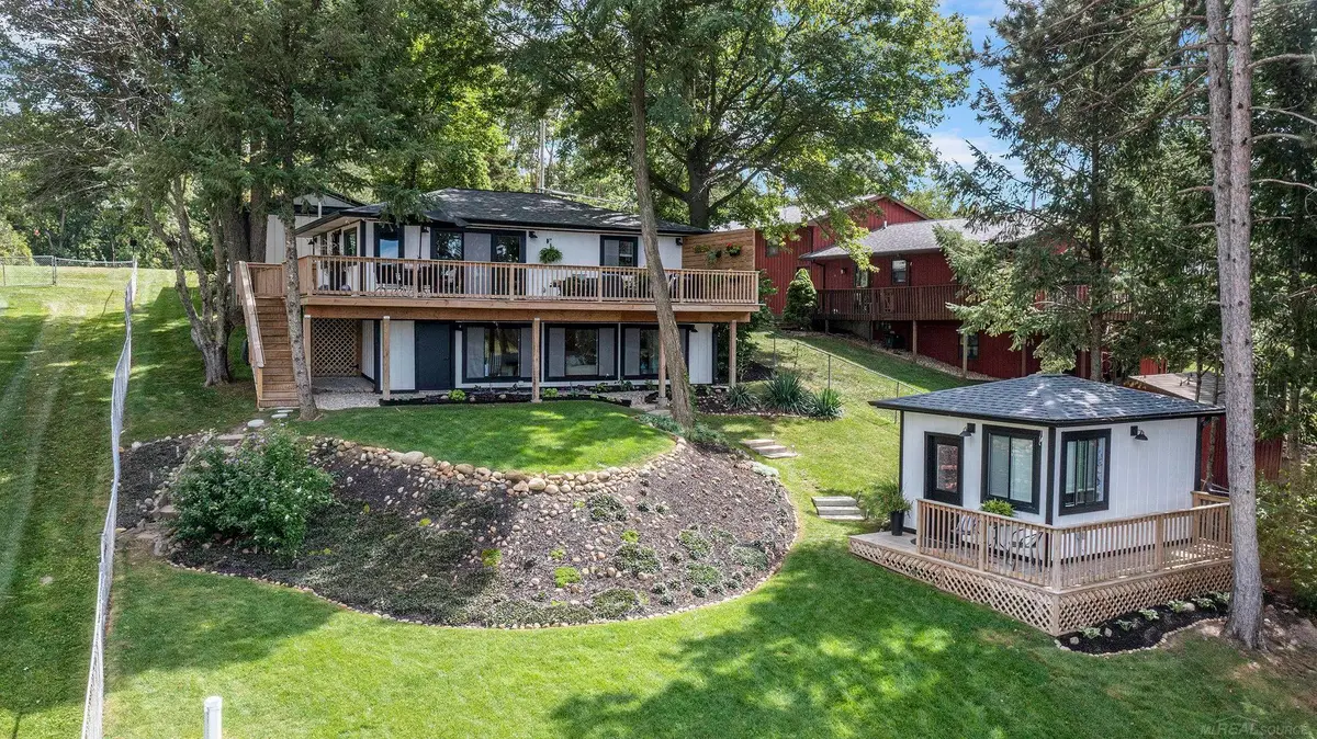 67696 Thunderbird DR, Sturgis, MI 49091 - Image #1