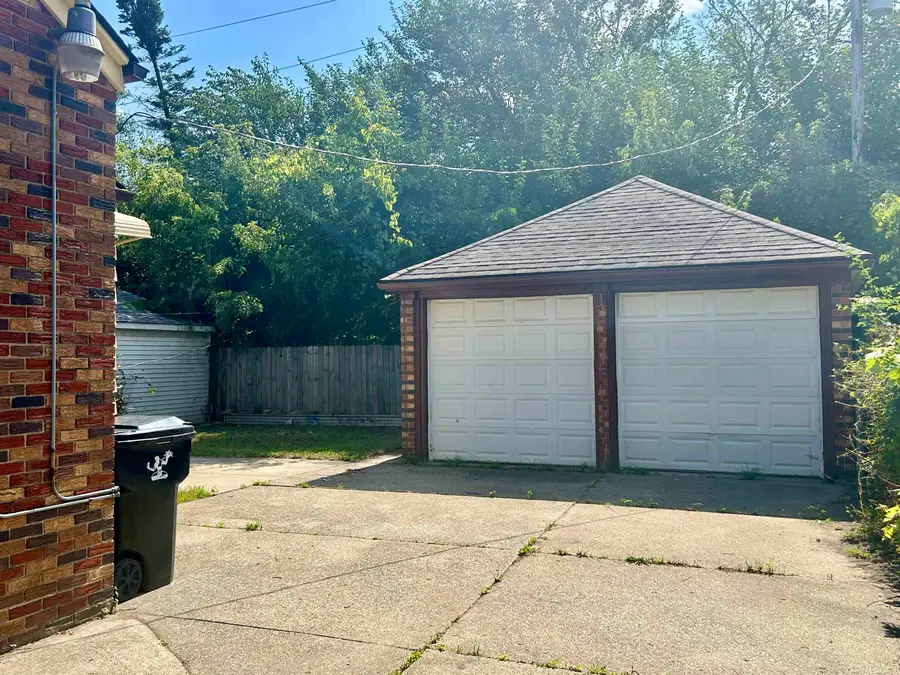 9892 E Outer DR, Detroit, MI 48224 - Image #3