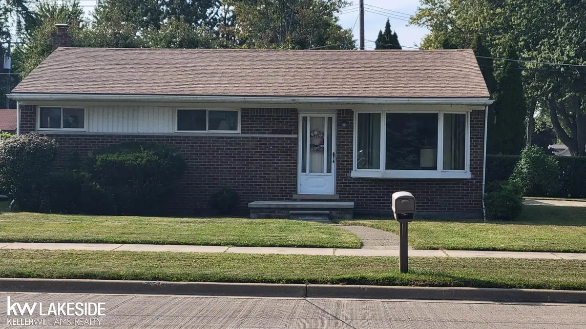 32819 Jefferson AVE, Saint Clair Shores, MI 48082 - Image #1
