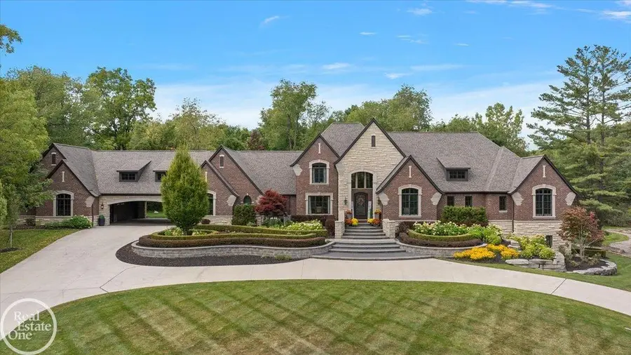 67773 Quail Ridge DR, Washington, MI 48095 - Image #2