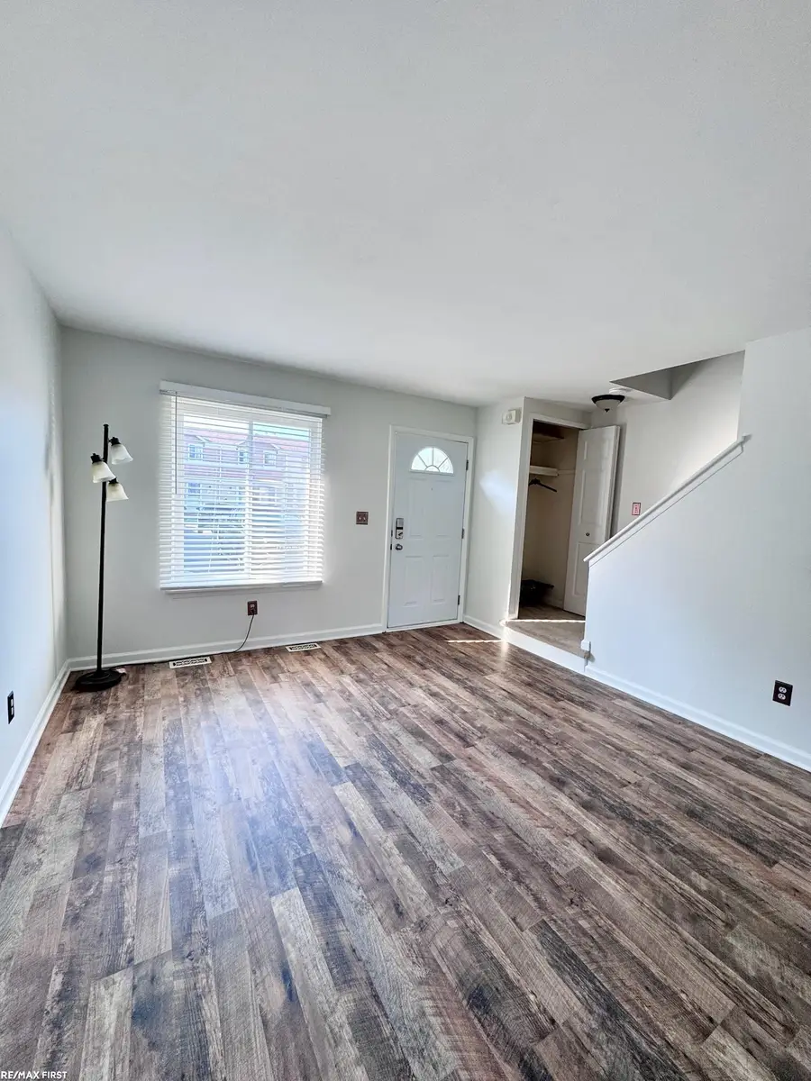 45874 Kensington ST, Utica, MI 48317 - Image #3