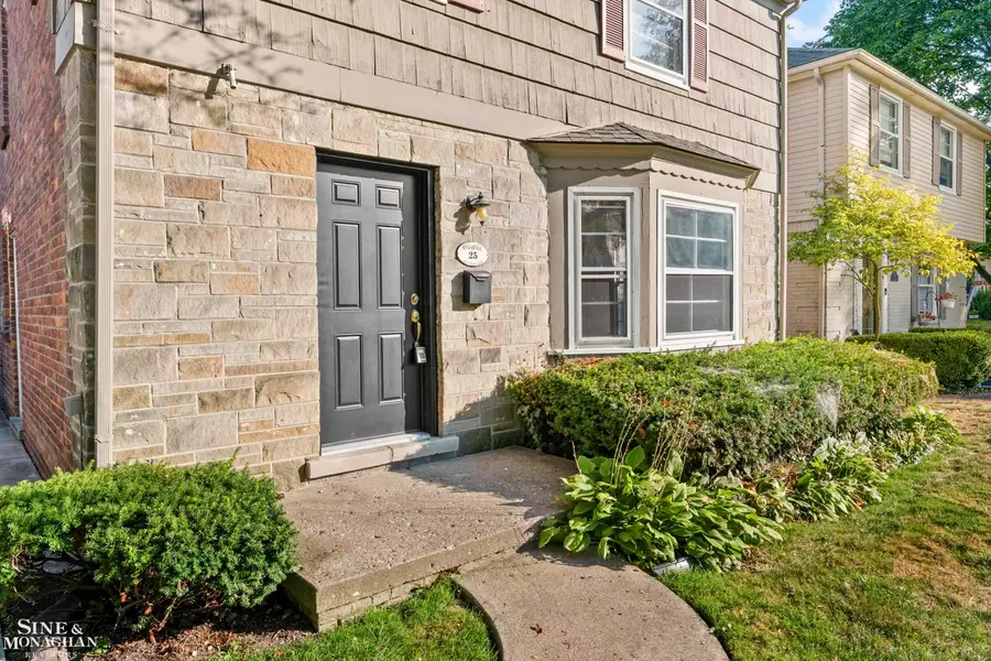 25 VILLAGE LN, Grosse Pointe, MI 48230 - Image #2