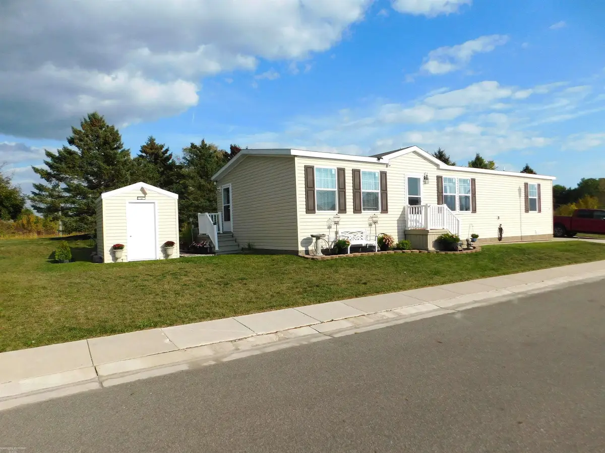 57574 Sawyer CT, Lenox, MI 48048 - Image #1