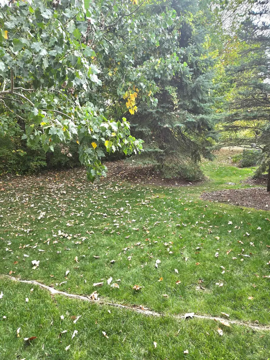 44272 Princeton DR, Clinton Charter Township, MI 48038 - Image #3