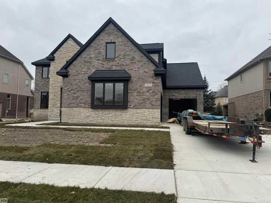 54679 White Pine LN, Shelby Charter Township, MI 48315 - Image #2