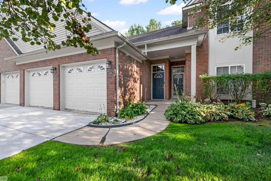 14226 Shadywood DR, Sterling Heights, MI 48312 - Image #2