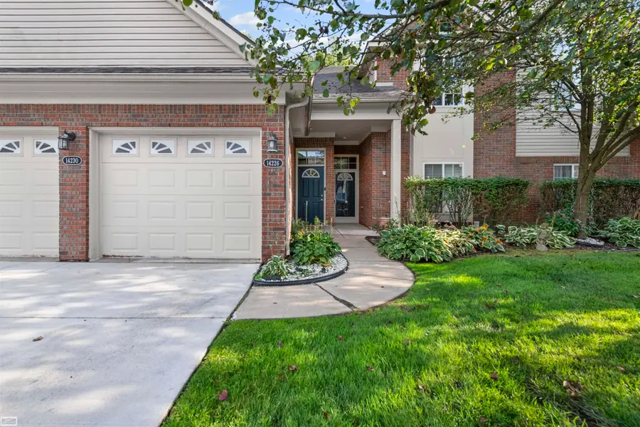 14226 Shadywood DR, Sterling Heights, MI 48312 - Image #3