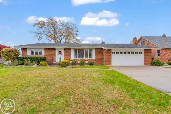 49750 Nautical DR, Chesterfield, MI 48047