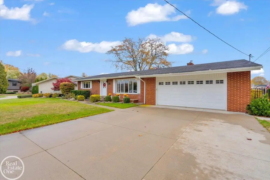 49750 Nautical DR, Chesterfield, MI 48047 - Image #2