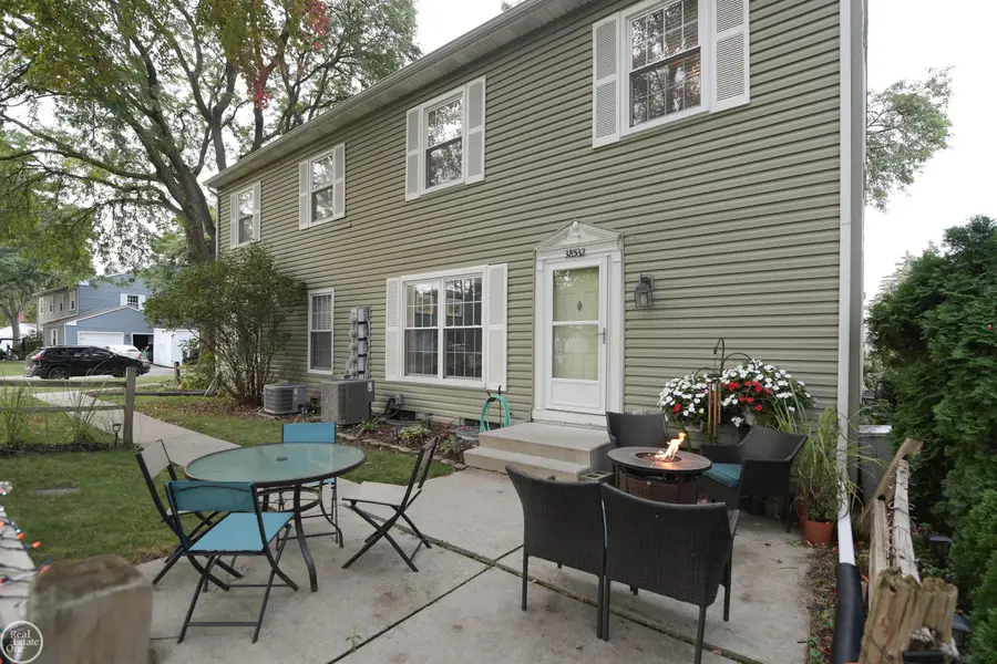 38532 Harbor LN, Clinton Township, MI 48038 - Image #3