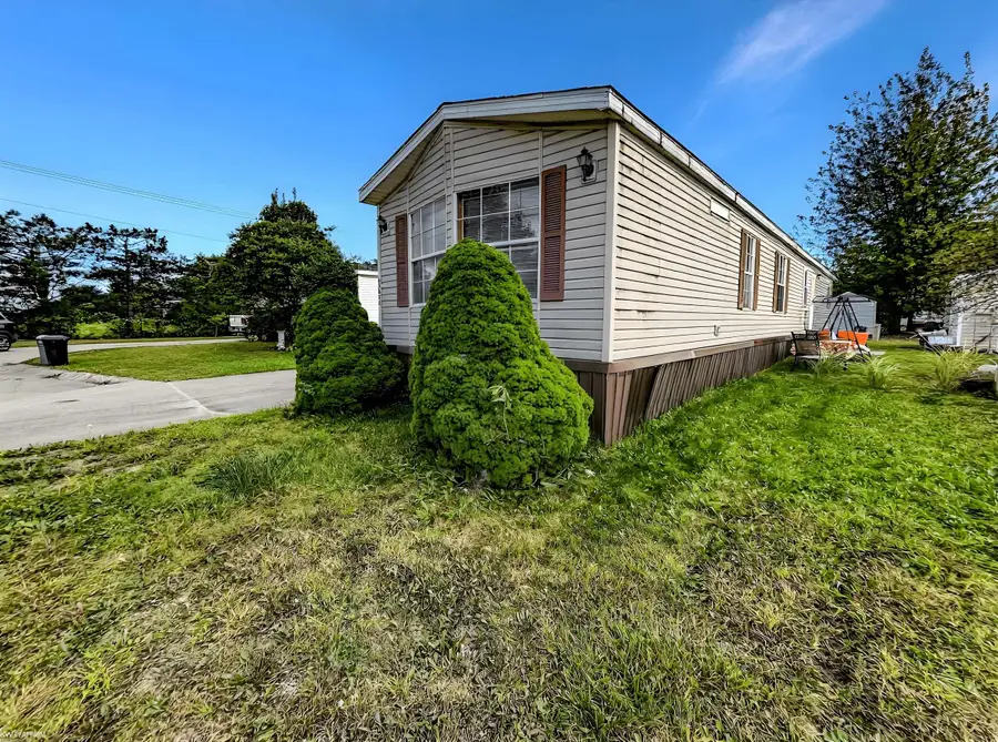 49679 Trafalgar CT, Shelby Charter Township, MI 48315 - Image #2