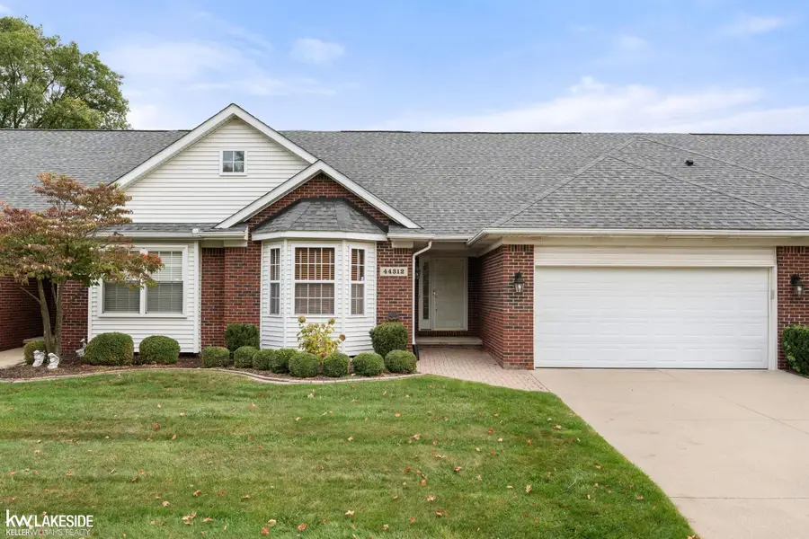 44312 Patricia DR, Sterling Heights, MI 48314 - Image #2