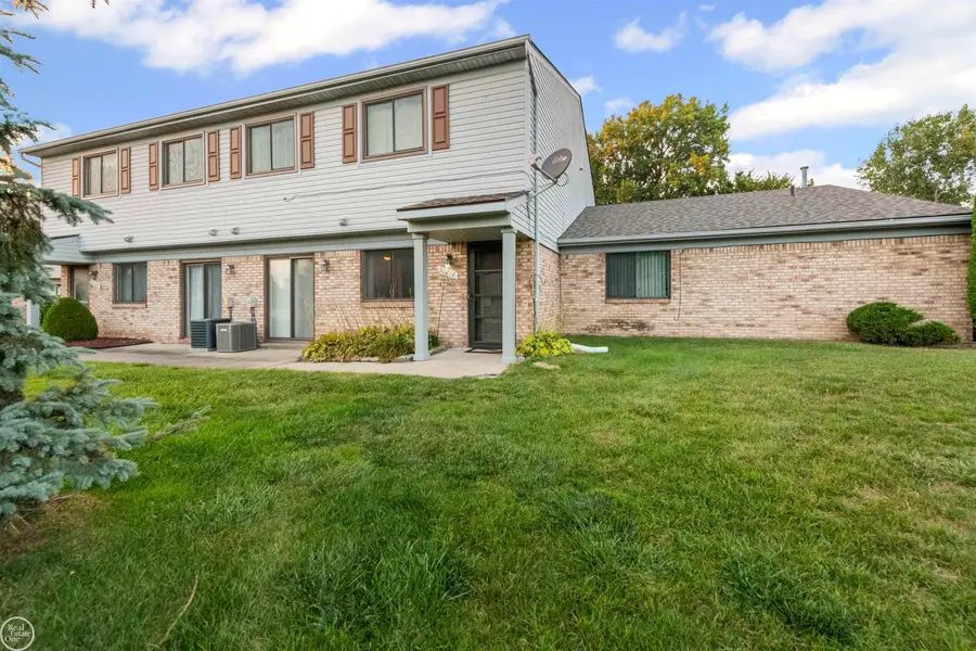 50218 N Benny CT, Chesterfield Township, MI 48047 - Image #2