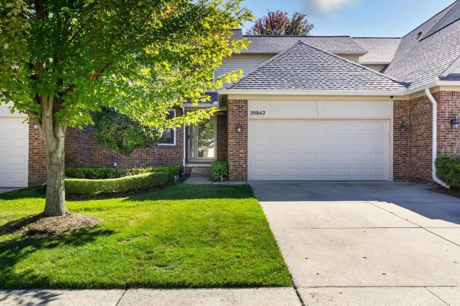 20842 Kenmare DR, Macomb, MI 48044 - Image #2