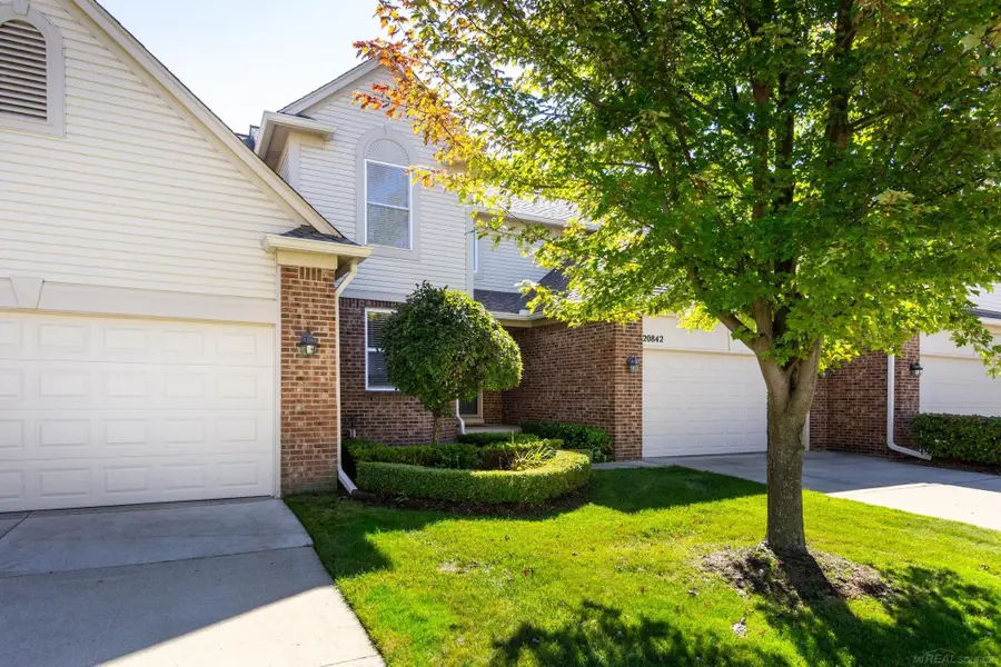 20842 Kenmare DR, Macomb, MI 48044 - Image #3