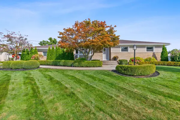 38098 Seaway CT, HarrisonTownship, MI 48045