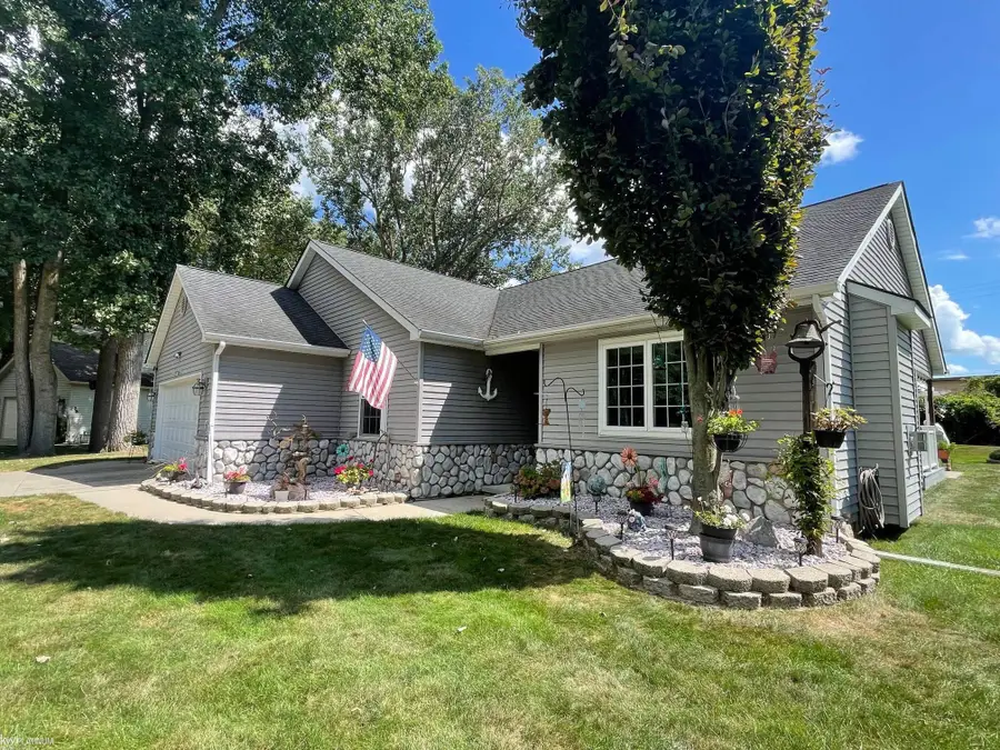 685 Townsend CT, Algonac, MI 48001 - Image #3