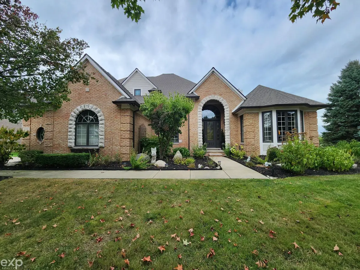 372 Overlook DR, Oxford, MI 48371 - Image #1