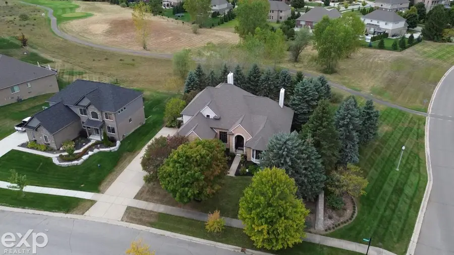 372 Overlook DR, Oxford, MI 48371 - Image #2