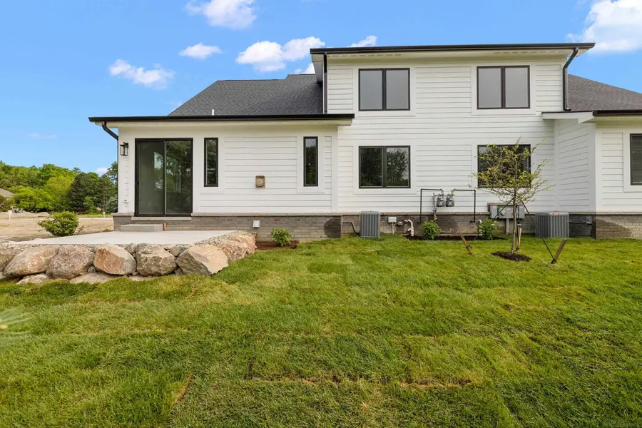 5847 Heights DR, Sterling Heights, MI 48314 - Image #3