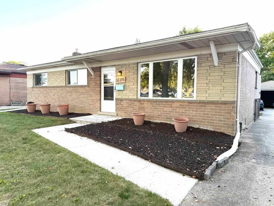 32215 DOVER DR, Warren, MI 48088 - Image #2