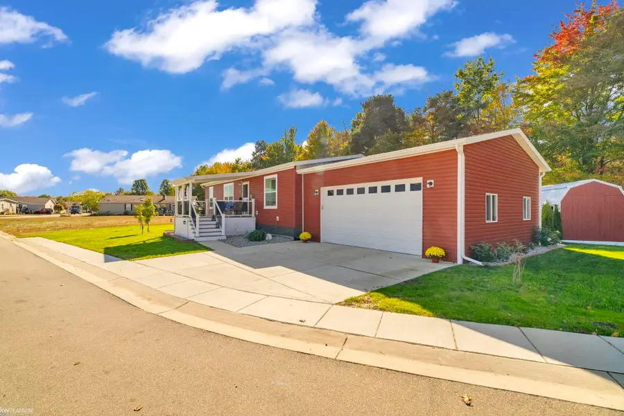 6153 Birch Creek CT, Kimball, MI 48074 - Image #3