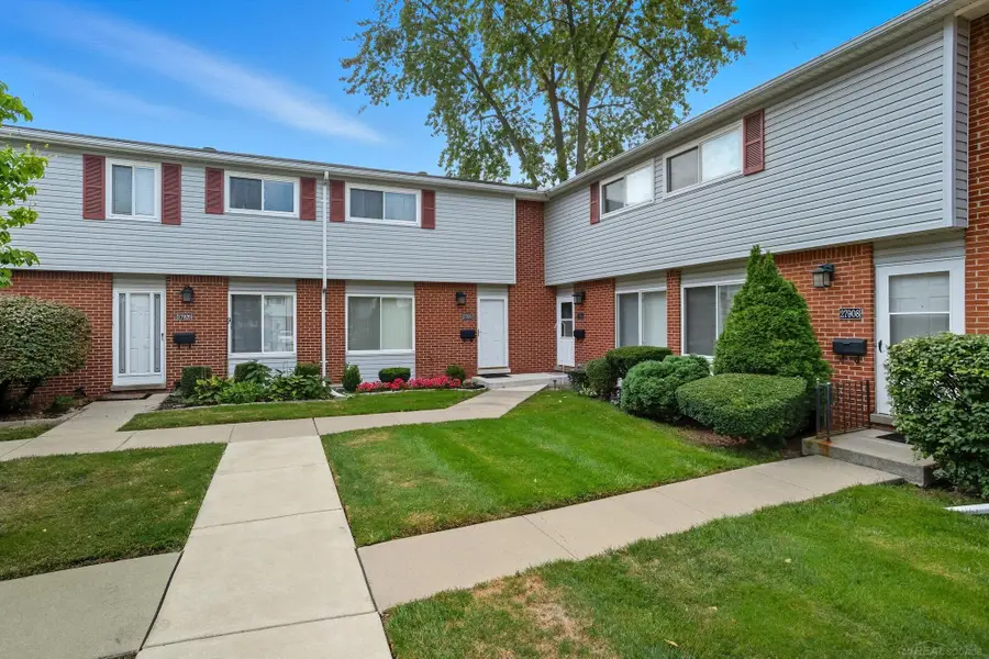 27920 Eastwick Square DR, Roseville, MI 48066 - Image #2