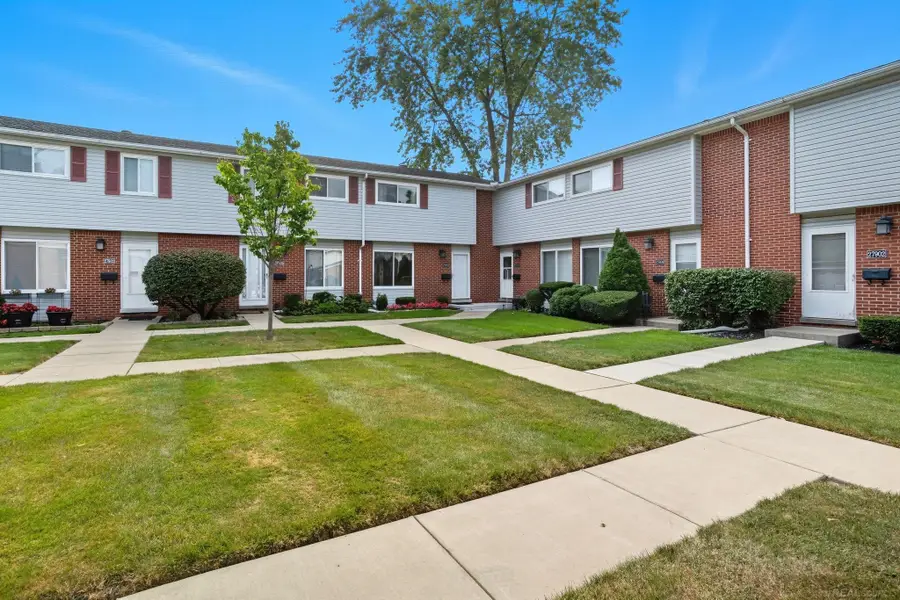 27920 Eastwick Square DR, Roseville, MI 48066 - Image #3