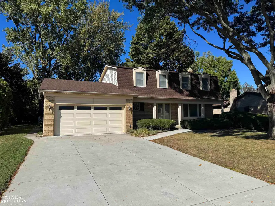 39043 Cadborough DR, Clinton Charter Township, MI 48038 - Image #3